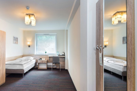 Automobil Hotel *** – miniatura 11